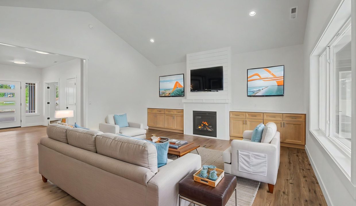 7-web-or-mls-CS2026-900BarbaraLn-15 virtually staged